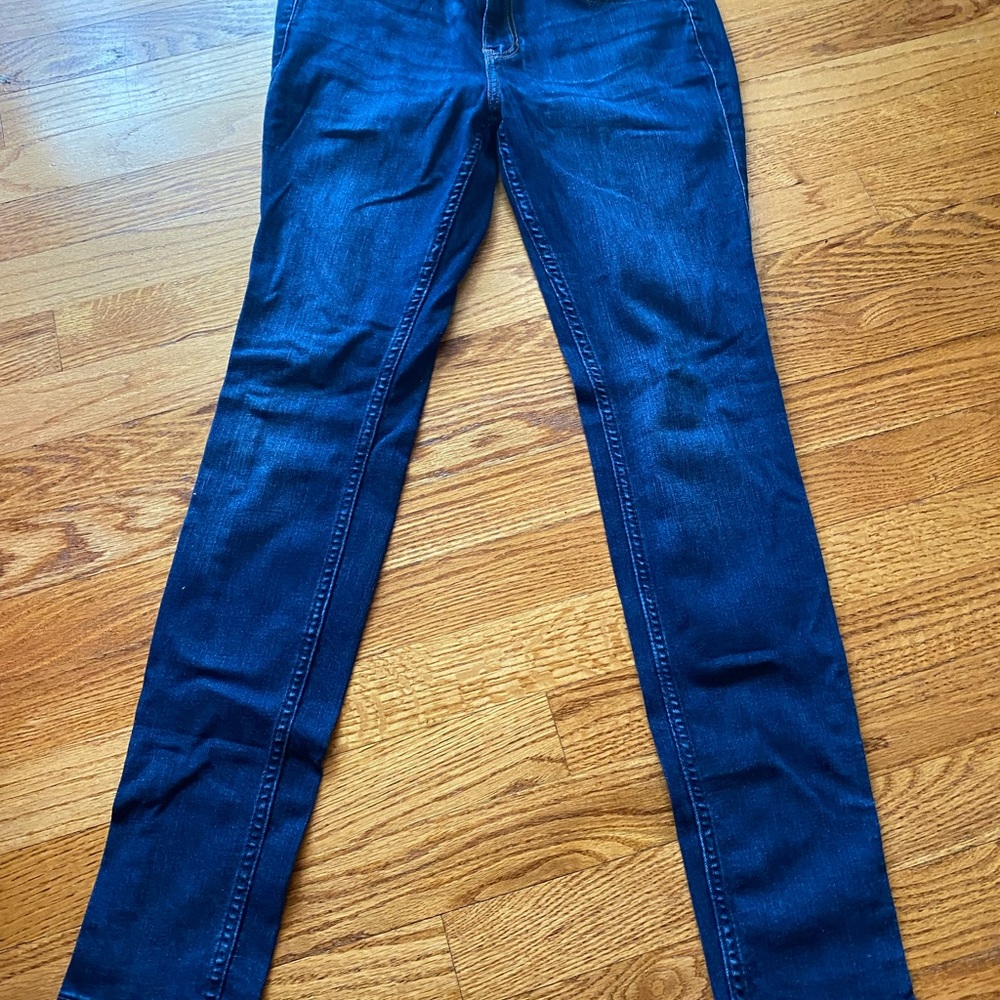 Hollister jeans. dark. Jr. 7R. W:28, L:30.